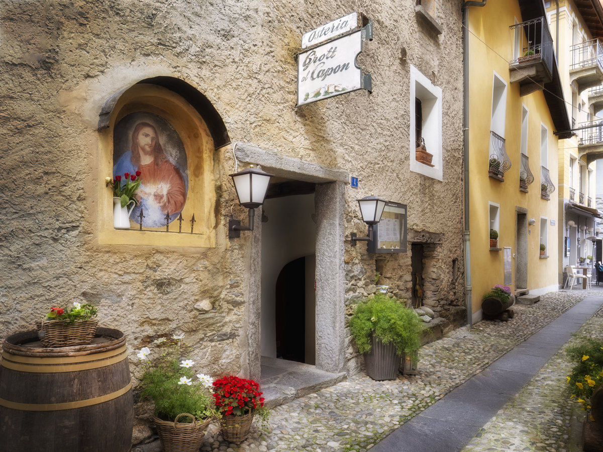 Grotto autentico nel nucleo di Brione